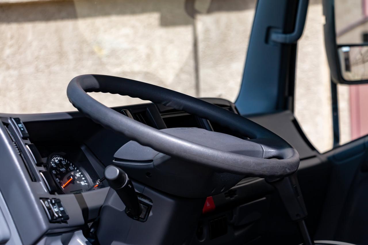 2017 Isuzu NPR H.D 16 Ft.Cube Van BCam Red Deer AB