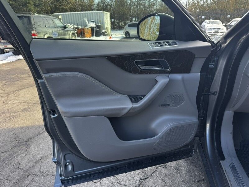 2017 Jaguar F-PACE 20d R-Sport Willow Grove PA