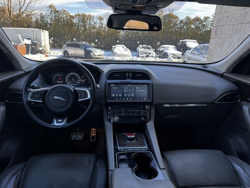 2017 Jaguar F-PACE 20d R-Sport Willow Grove PA