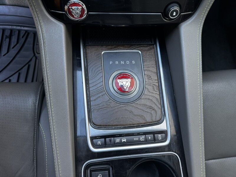 2017 Jaguar F-PACE 20d R-Sport Willow Grove PA