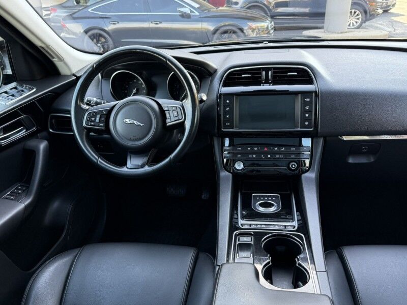 2017 Jaguar F-PACE 35t Premium Willow Grove PA