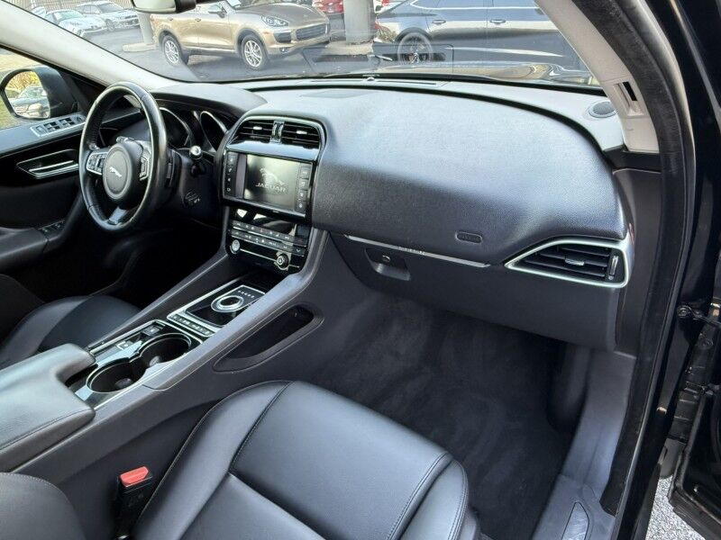 2017 Jaguar F-PACE 35t Premium Willow Grove PA