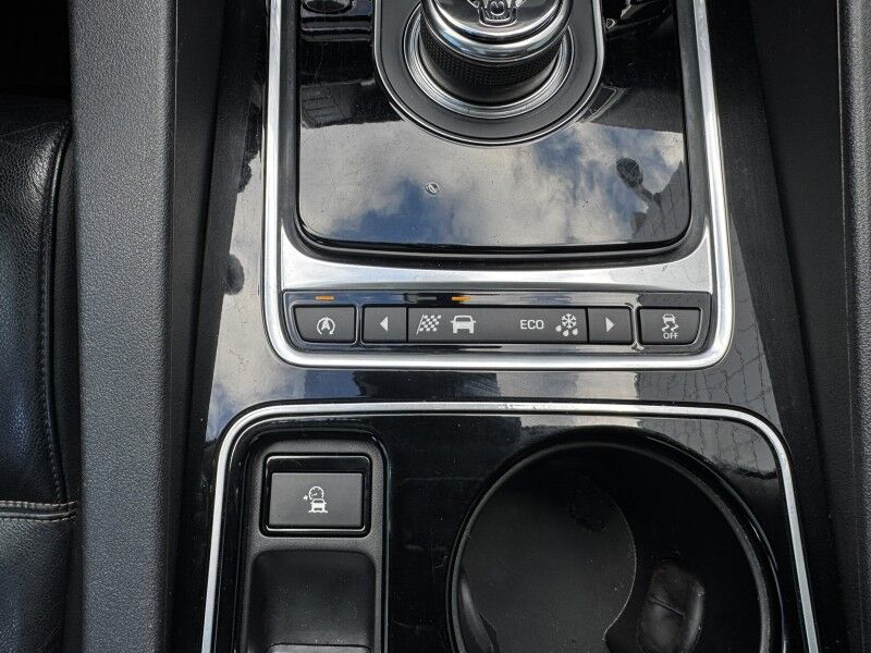 2017 Jaguar F-PACE 35t Prestige Willow Grove PA