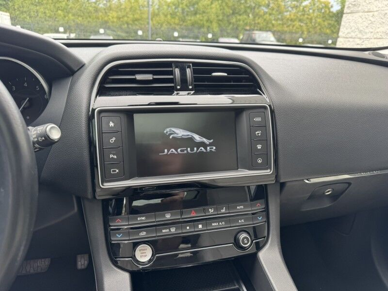 2017 Jaguar F-PACE 35t Prestige Willow Grove PA