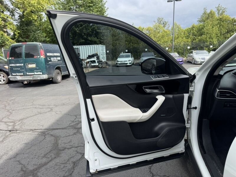 2017 Jaguar F-PACE 35t Prestige Willow Grove PA