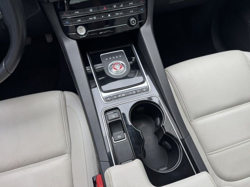 2017 Jaguar F-PACE 35t Prestige Willow Grove PA