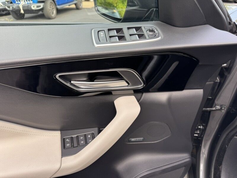 2017 Jaguar F-PACE 35t Prestige Willow Grove PA