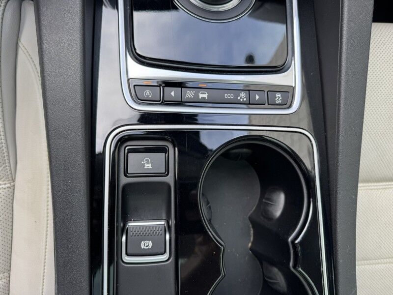 2017 Jaguar F-PACE 35t Prestige Willow Grove PA