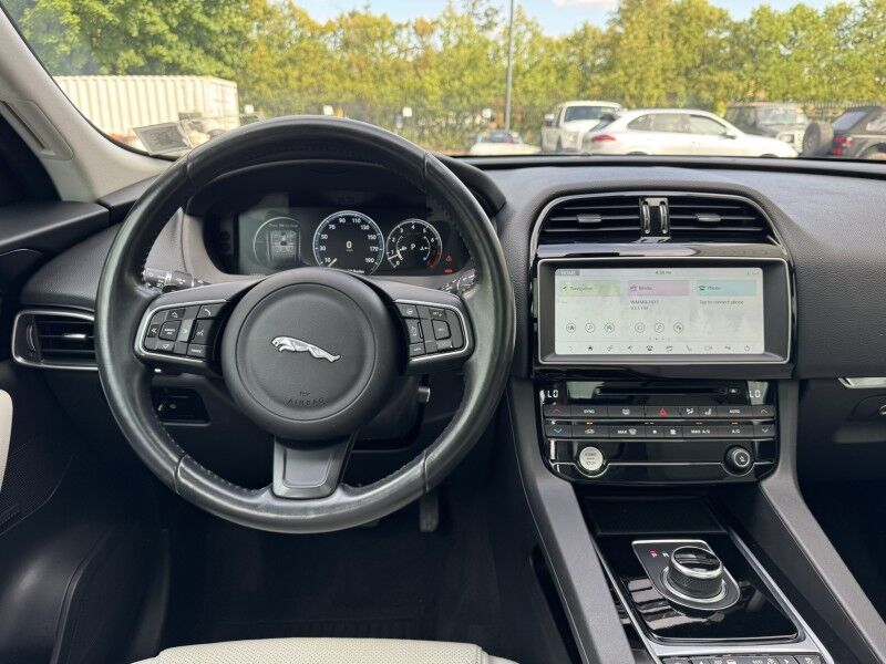 2017 Jaguar F-PACE 35t Prestige Willow Grove PA