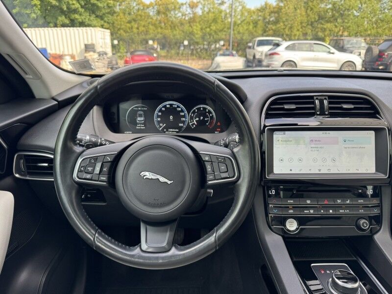 2017 Jaguar F-PACE 35t Prestige Willow Grove PA