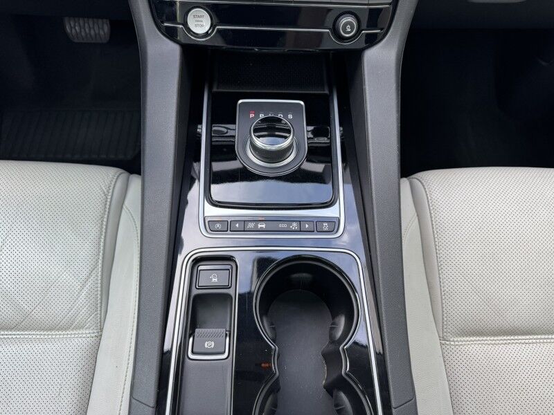 2017 Jaguar F-PACE 35t Prestige Willow Grove PA