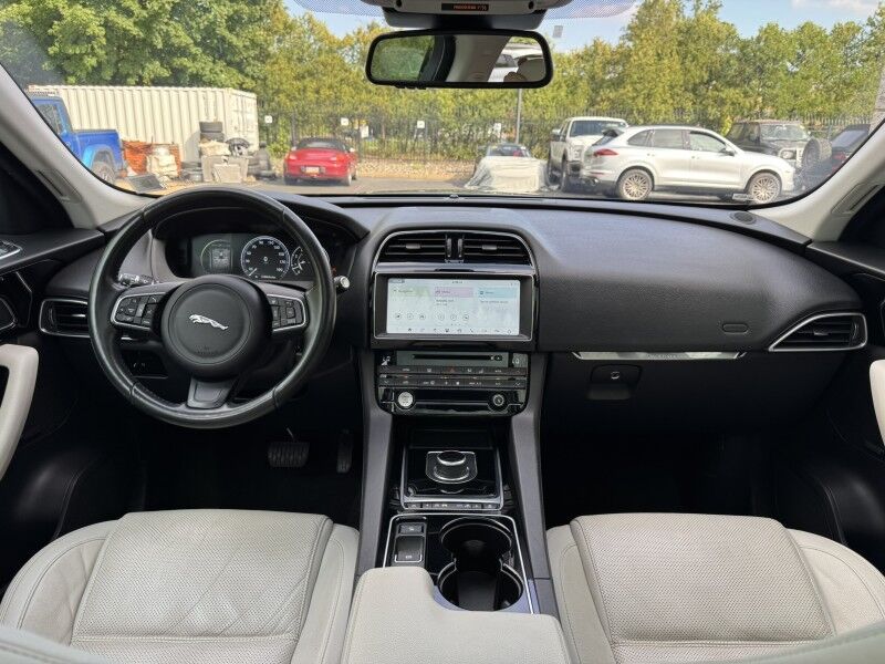 2017 Jaguar F-PACE 35t Prestige Willow Grove PA