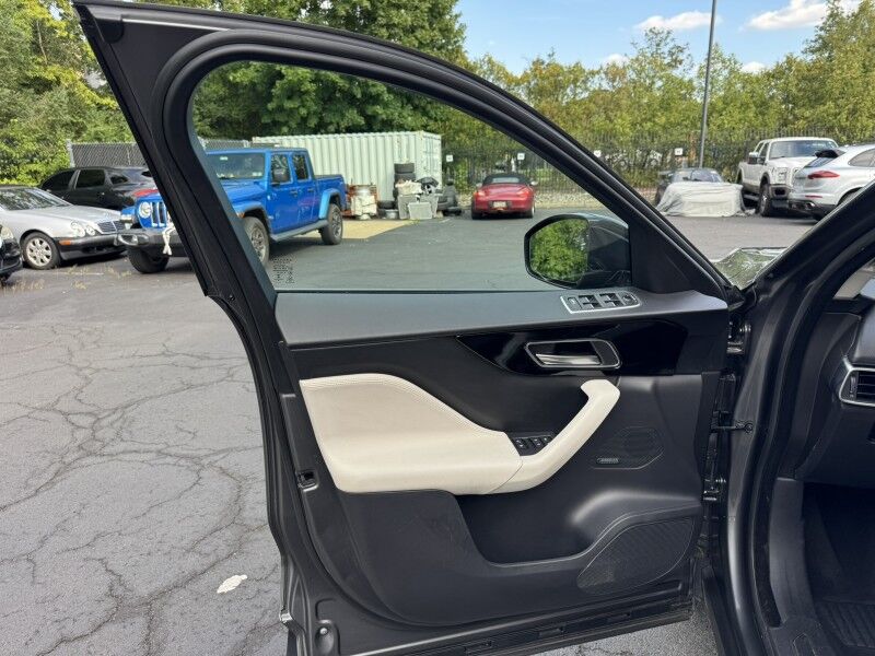 2017 Jaguar F-PACE 35t Prestige Willow Grove PA