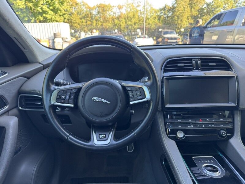 2017 Jaguar F-PACE 35t R-Sport Willow Grove PA