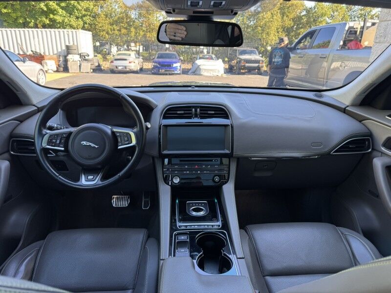 2017 Jaguar F-PACE 35t R-Sport Willow Grove PA