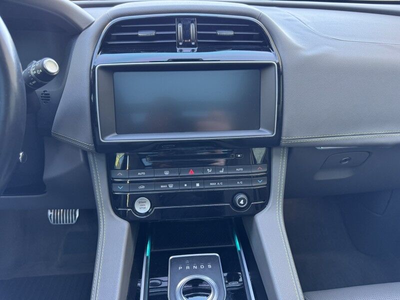 2017 Jaguar F-PACE 35t R-Sport Willow Grove PA