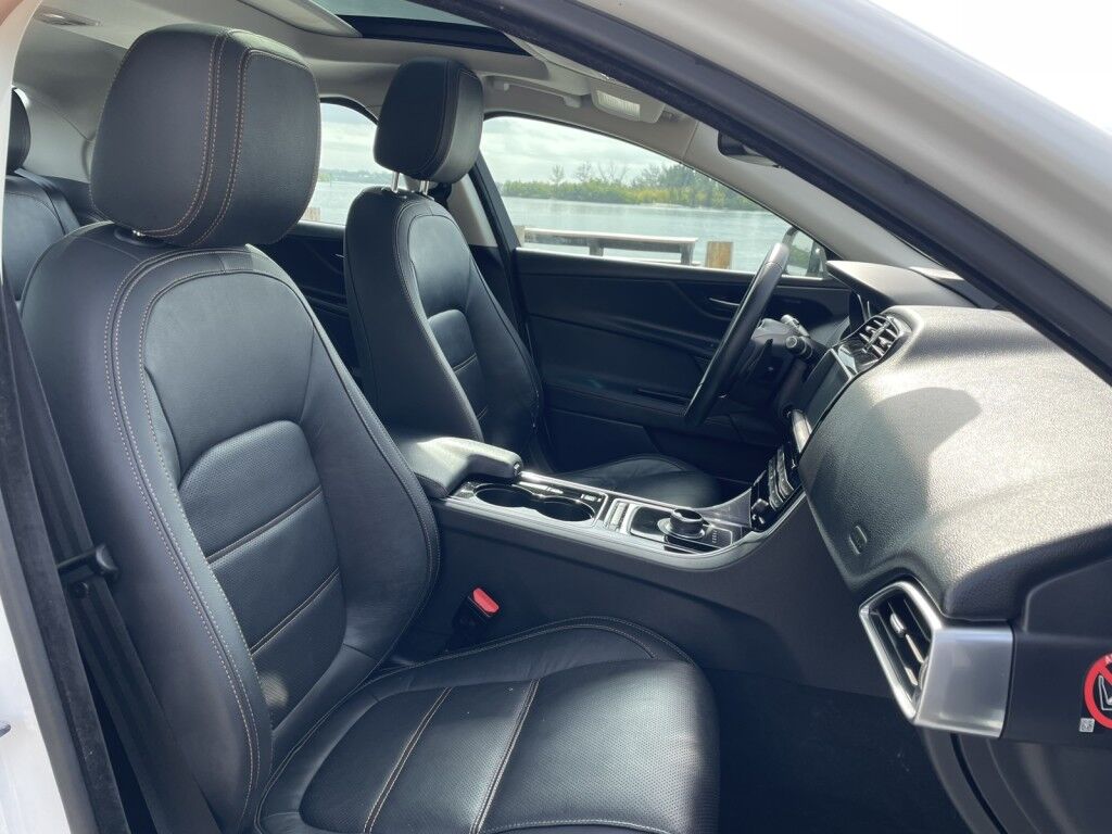 2017 Jaguar XE 20d Prestige~CLEAN CARFAX~ LUMBAR SUPPORT~BUCKET SEATS~CRUISE CONTROL Sarasota FL