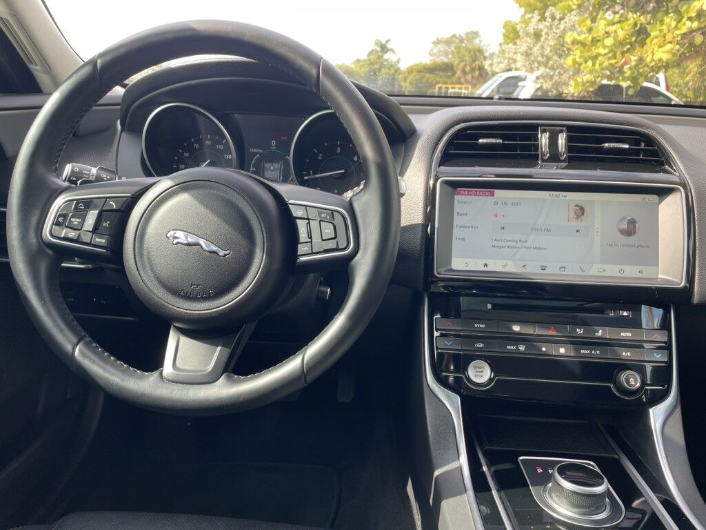 2017 Jaguar XE 20d Prestige~CLEAN CARFAX~ LUMBAR SUPPORT~BUCKET SEATS~CRUISE CONTROL Sarasota FL