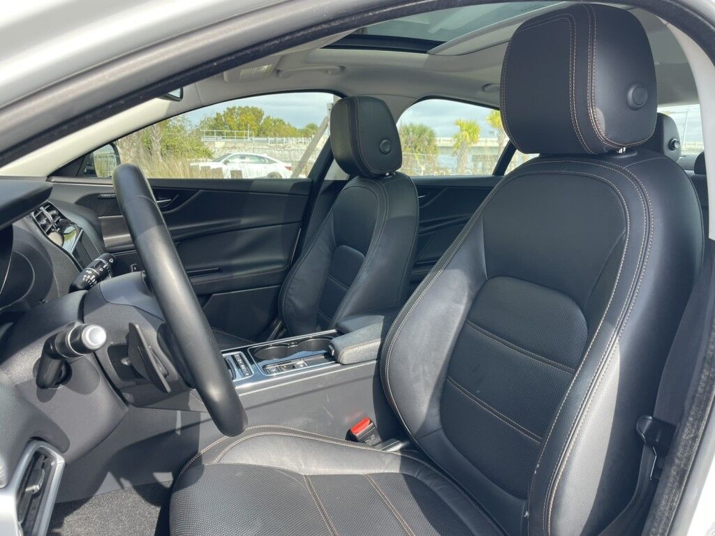 2017 Jaguar XE 20d Prestige~CLEAN CARFAX~ LUMBAR SUPPORT~BUCKET SEATS~CRUISE CONTROL