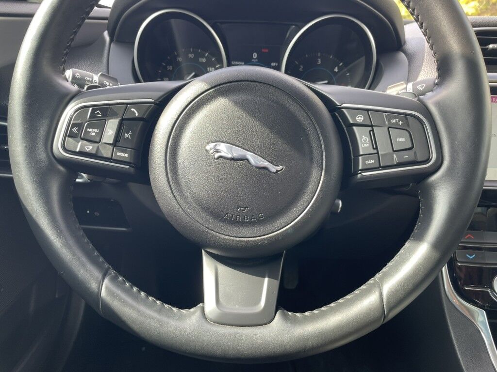 2017 Jaguar XE 20d Prestige~CLEAN CARFAX~ LUMBAR SUPPORT~BUCKET SEATS~CRUISE CONTROL Sarasota FL