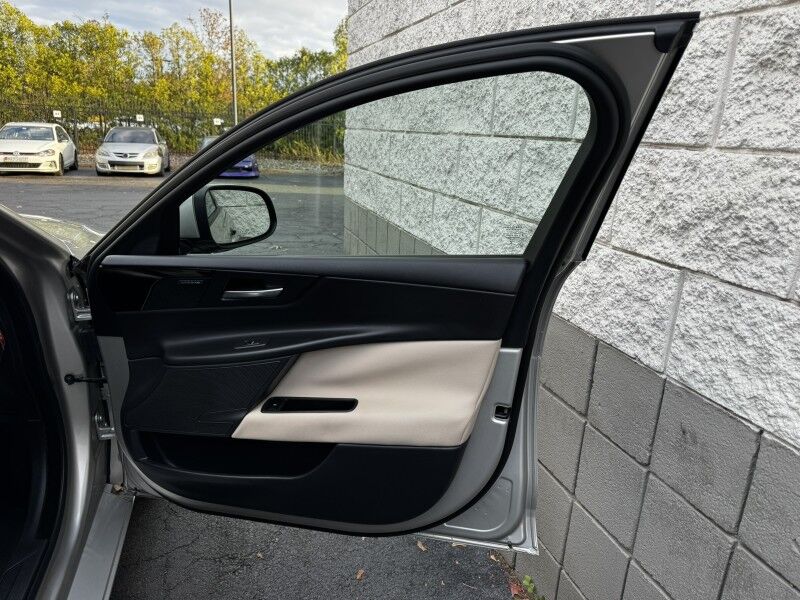 2017 Jaguar XE 35t Premium Willow Grove PA