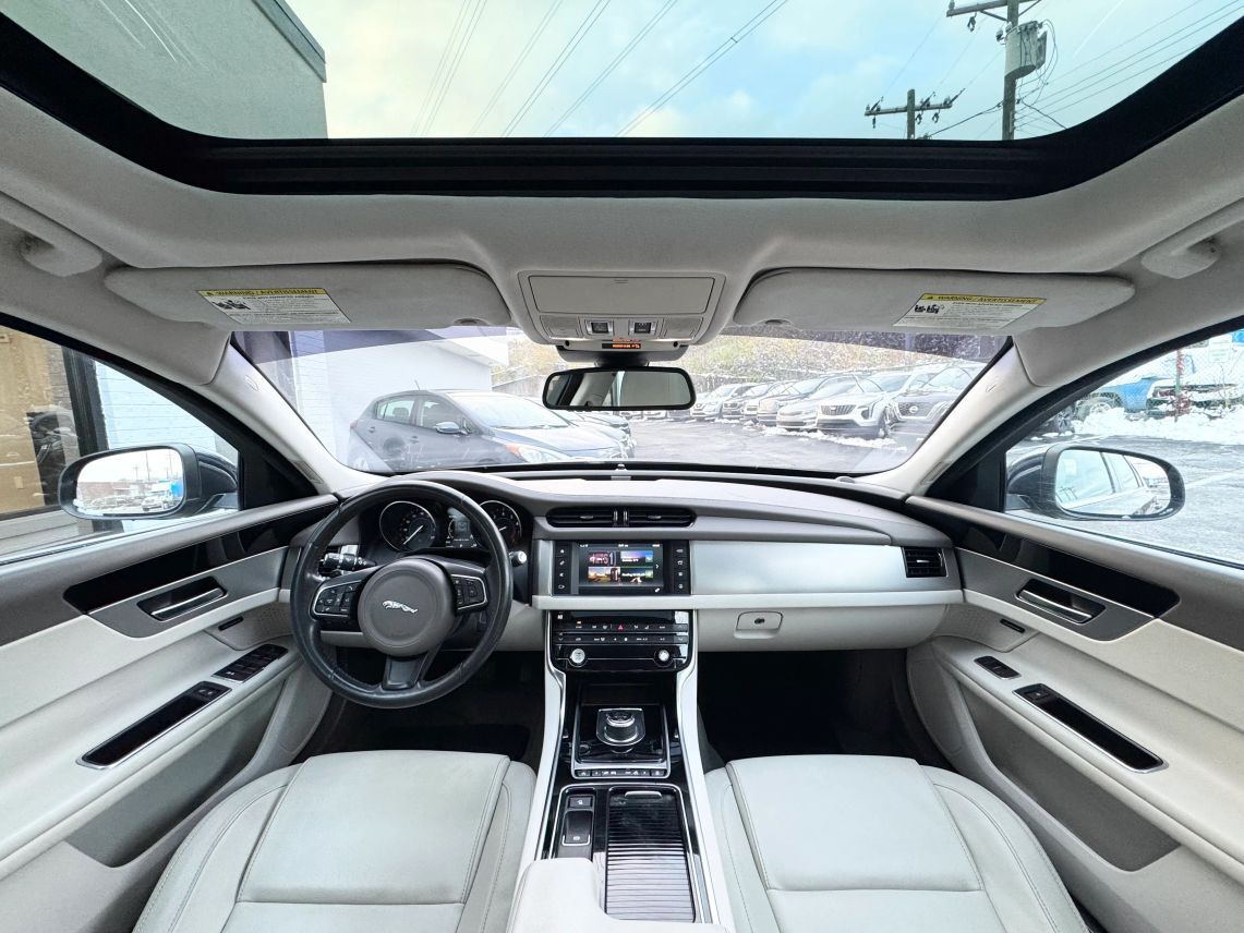 2017 Jaguar XF XF 35t Sedan 4D Cincinnati OH
