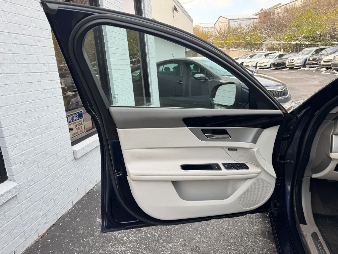 2017 Jaguar XF XF 35t Sedan 4D Cincinnati OH