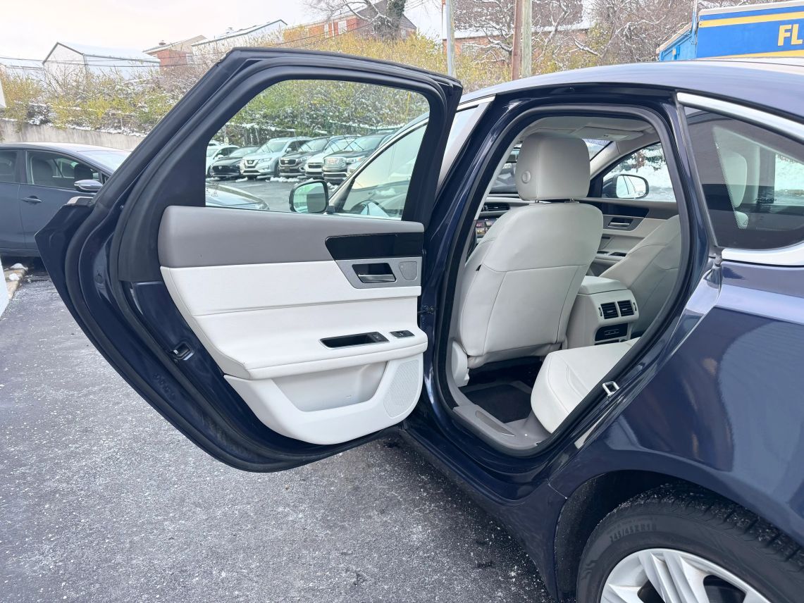 2017 Jaguar XF XF 35t Sedan 4D Cincinnati OH