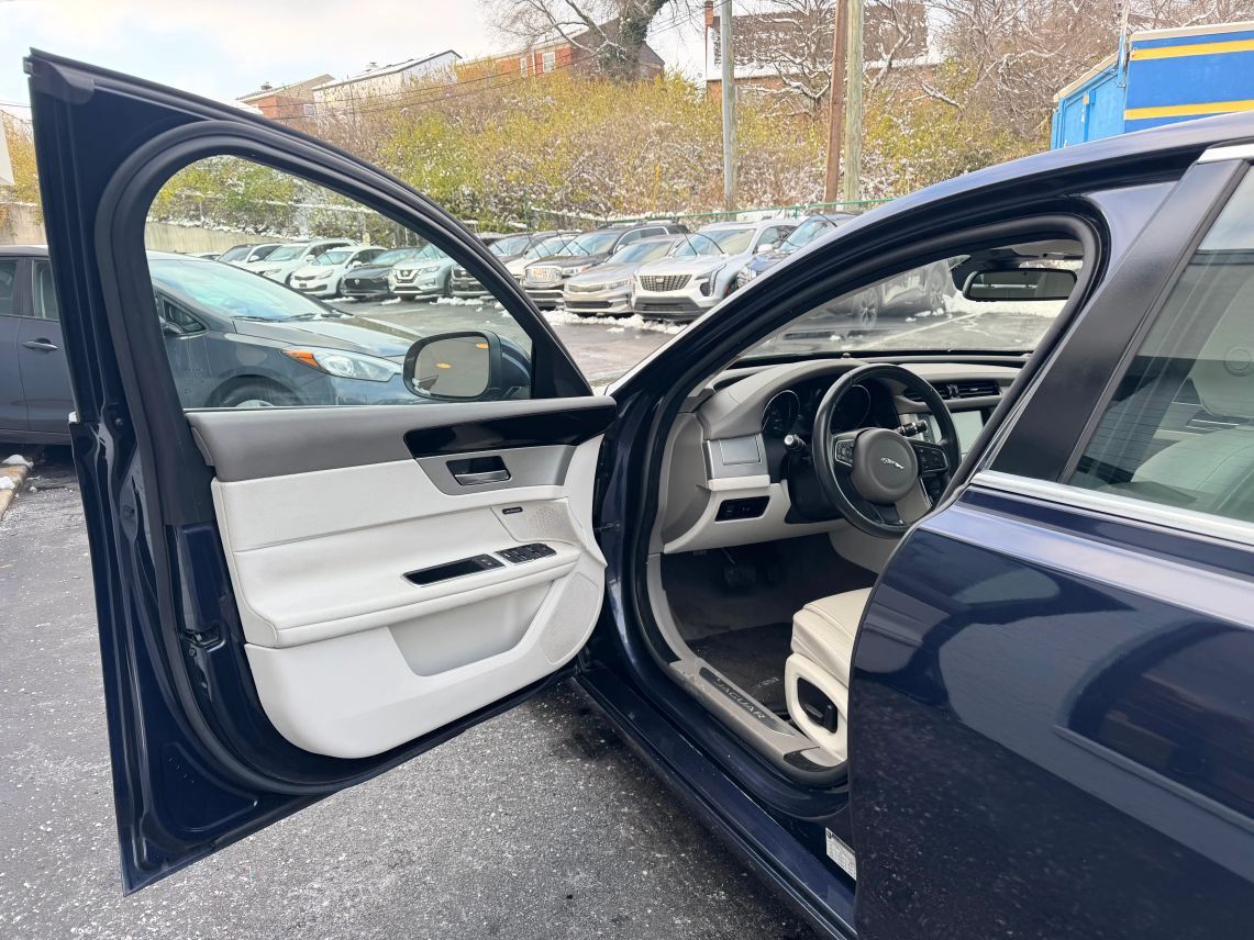 2017 Jaguar XF XF 35t Sedan 4D Cincinnati OH