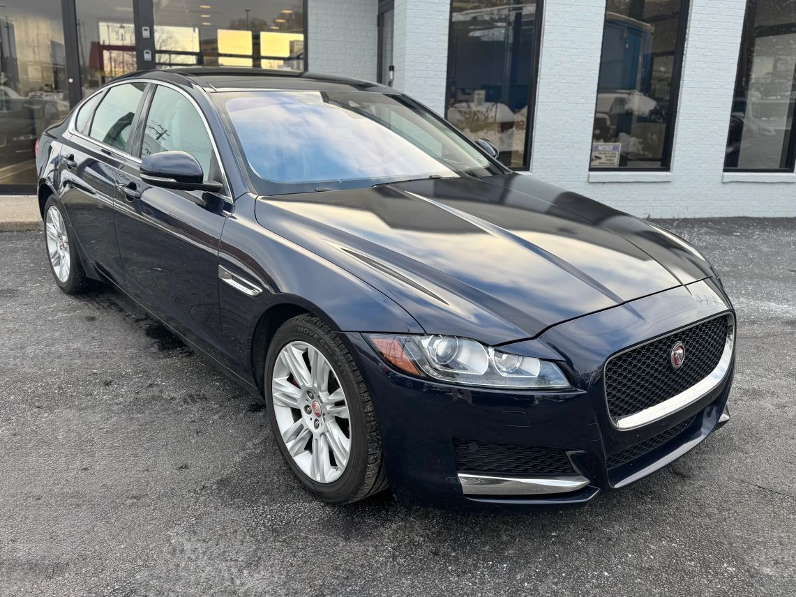 2017 Jaguar XF XF 35t Sedan 4D