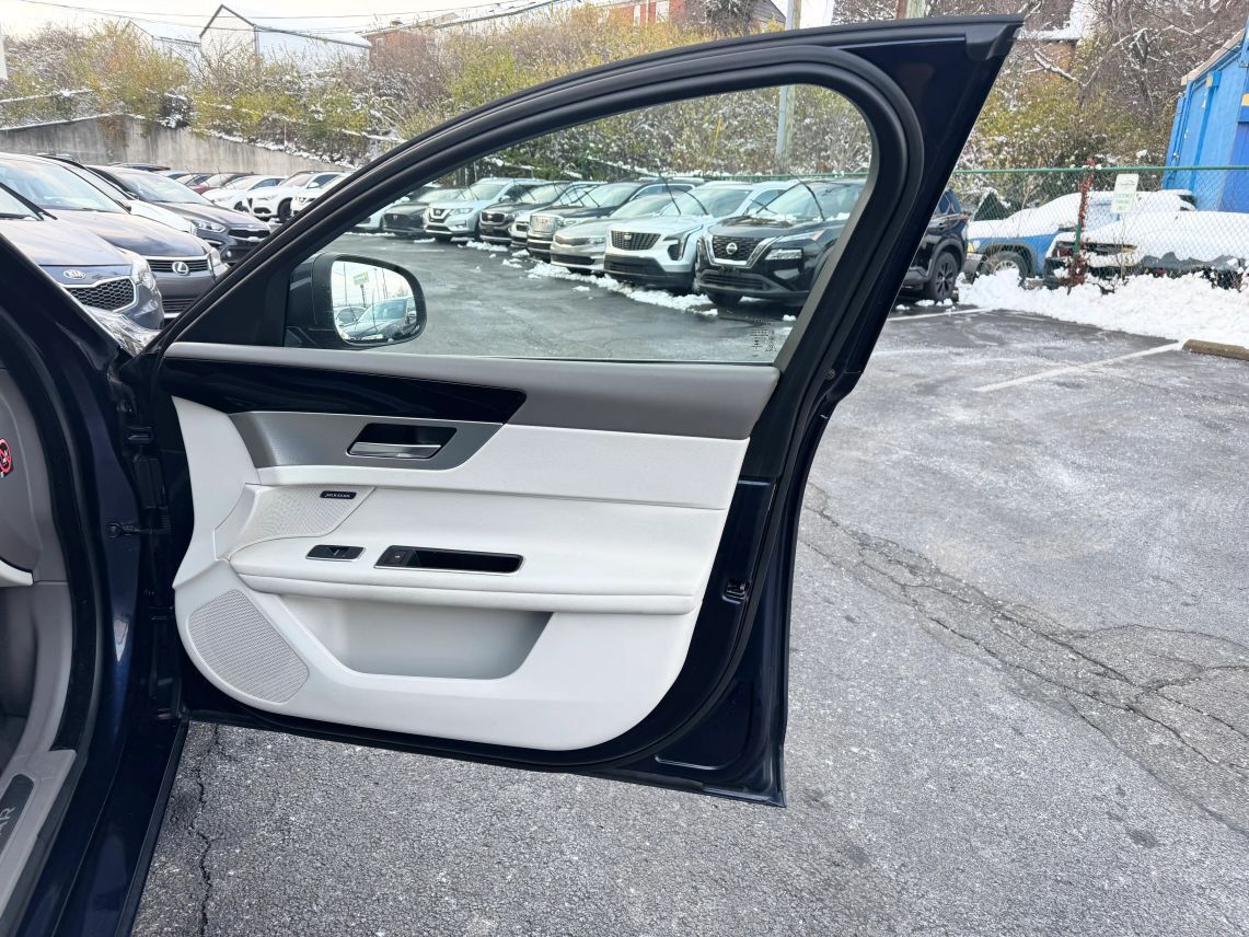 2017 Jaguar XF XF 35t Sedan 4D Cincinnati OH