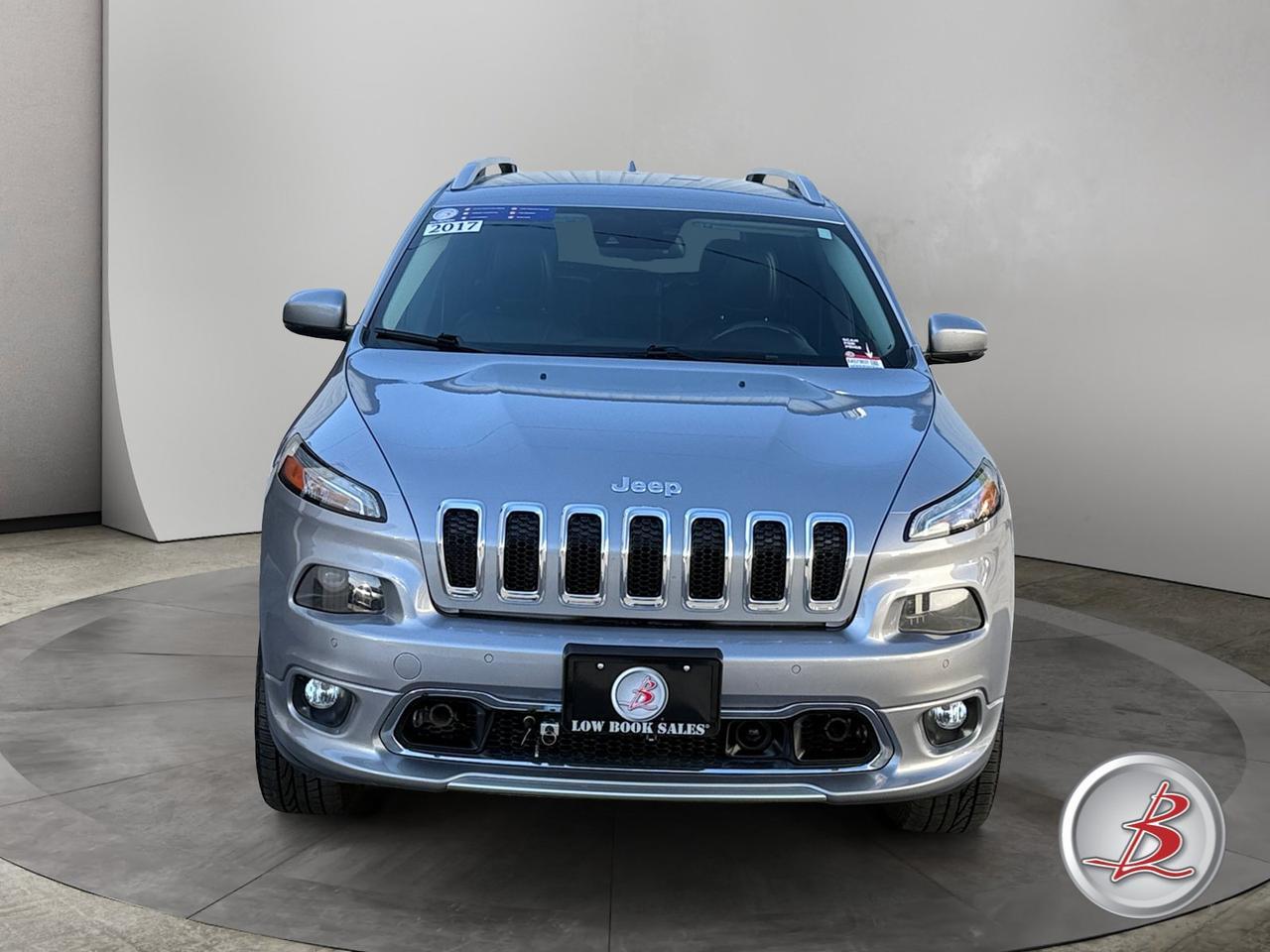2017 Jeep CHEROKEE Overland