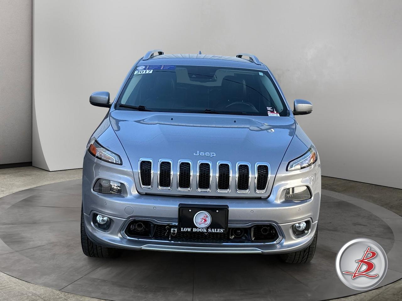 2017 Jeep CHEROKEE Overland