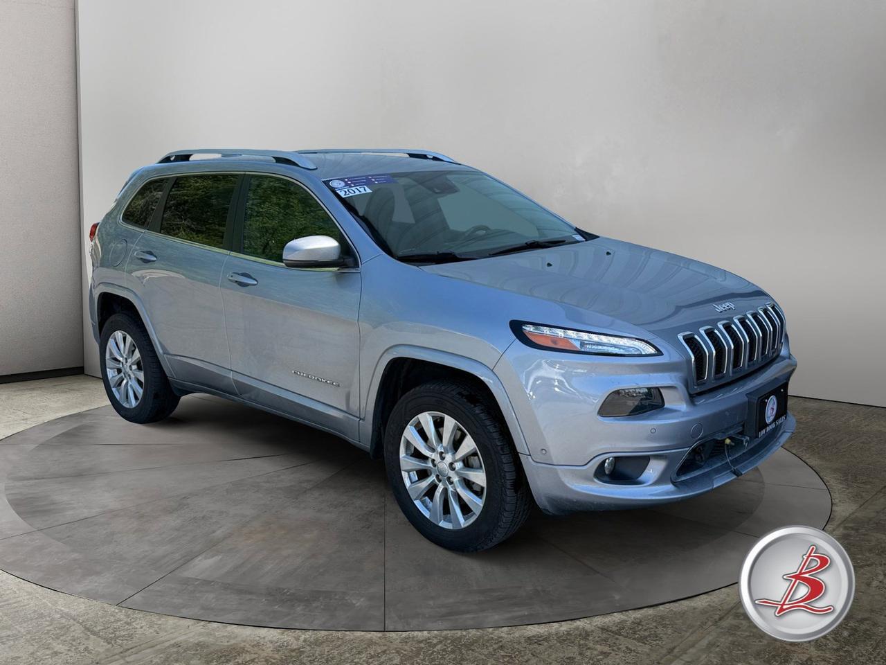 2017 Jeep CHEROKEE Overland