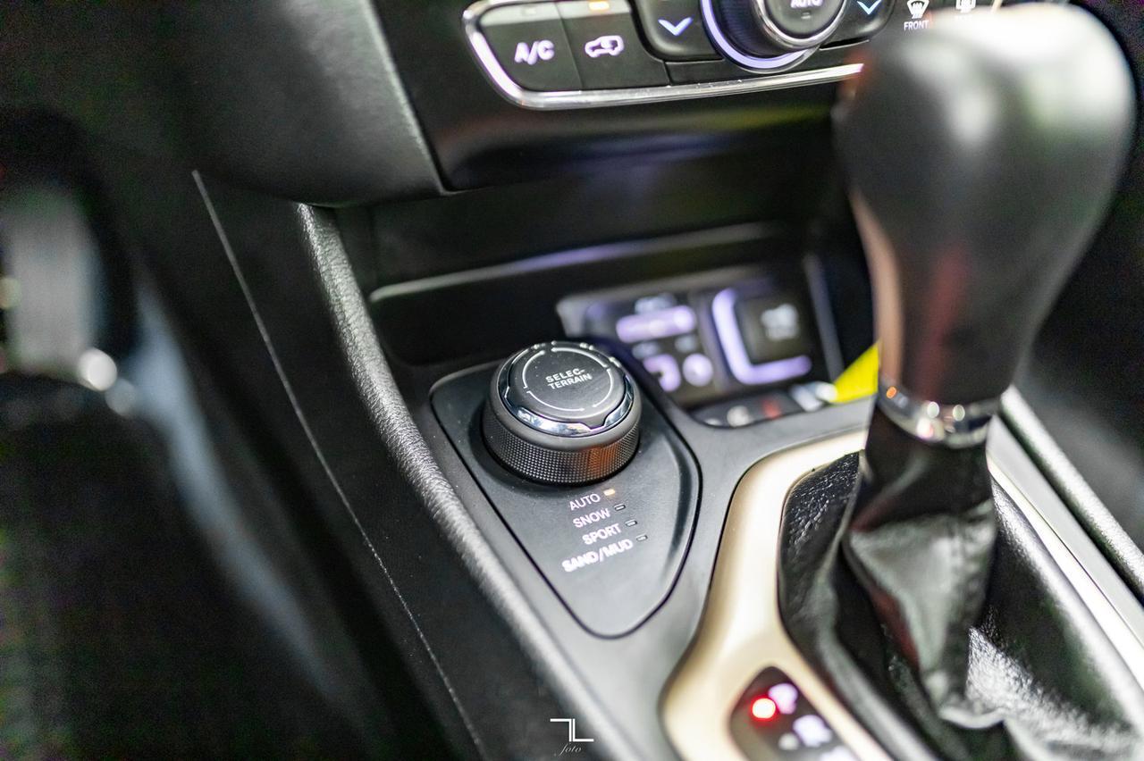 2017 Jeep Cherokee 4x4 75th Anniversary Roof Nav BCam Red Deer AB