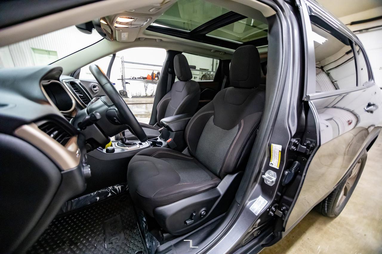 2017 Jeep Cherokee 4x4 75th Anniversary Roof Nav BCam Red Deer AB