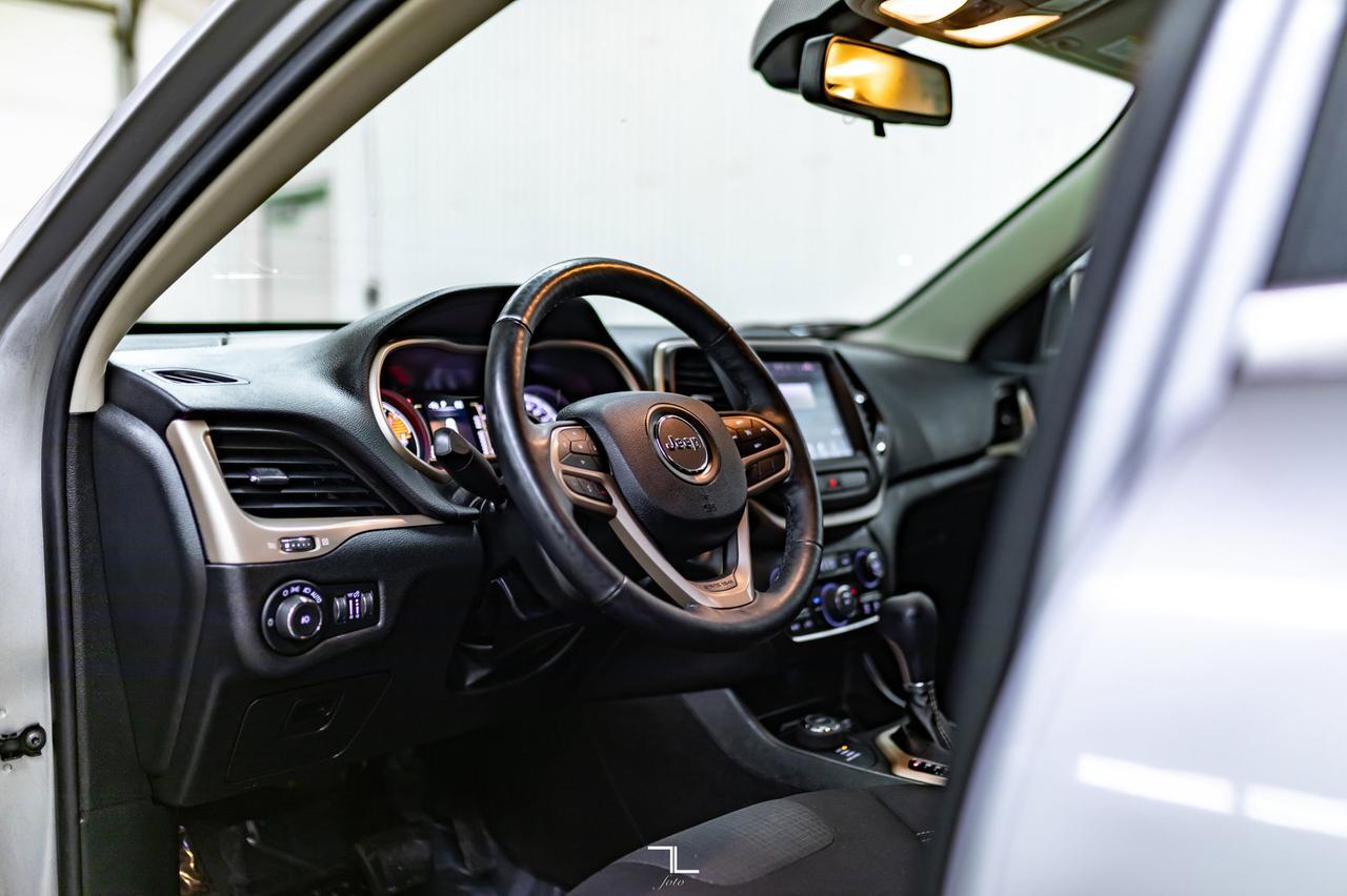 2017 Jeep Cherokee 4x4 North BCam Heated Seats Red Deer AB