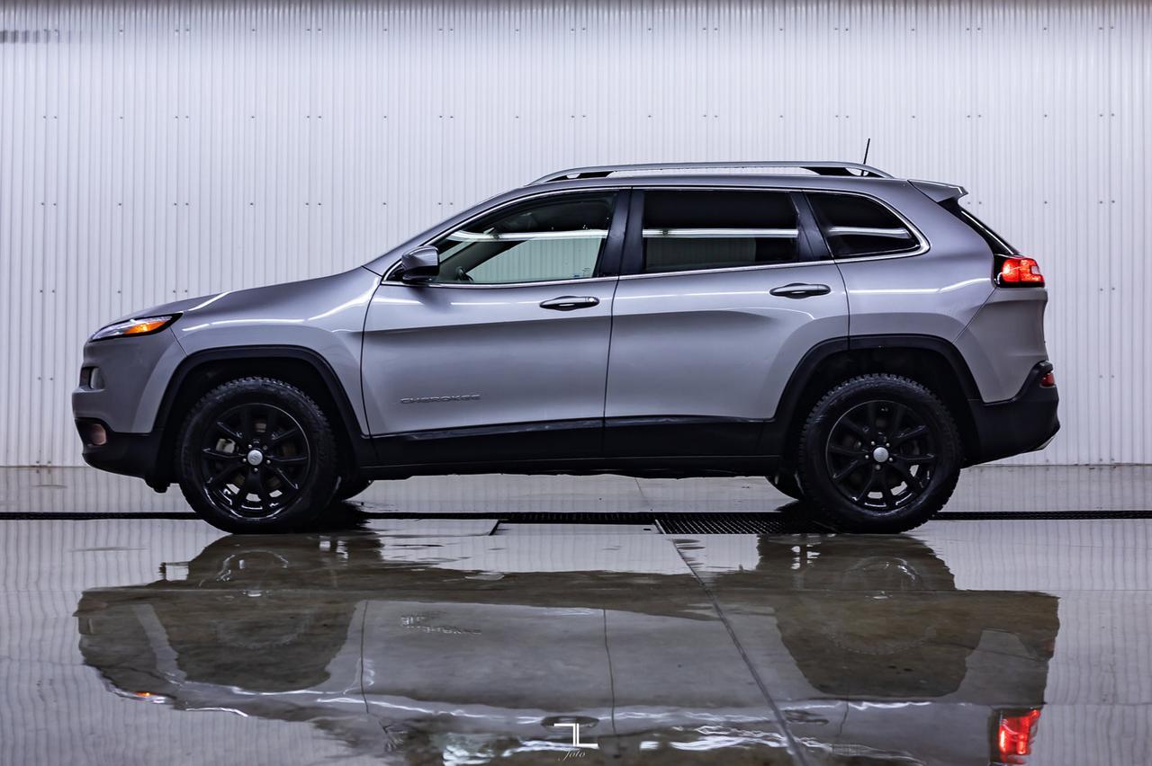 2017 Jeep Cherokee 4x4 North BCam Heated Seats Red Deer AB