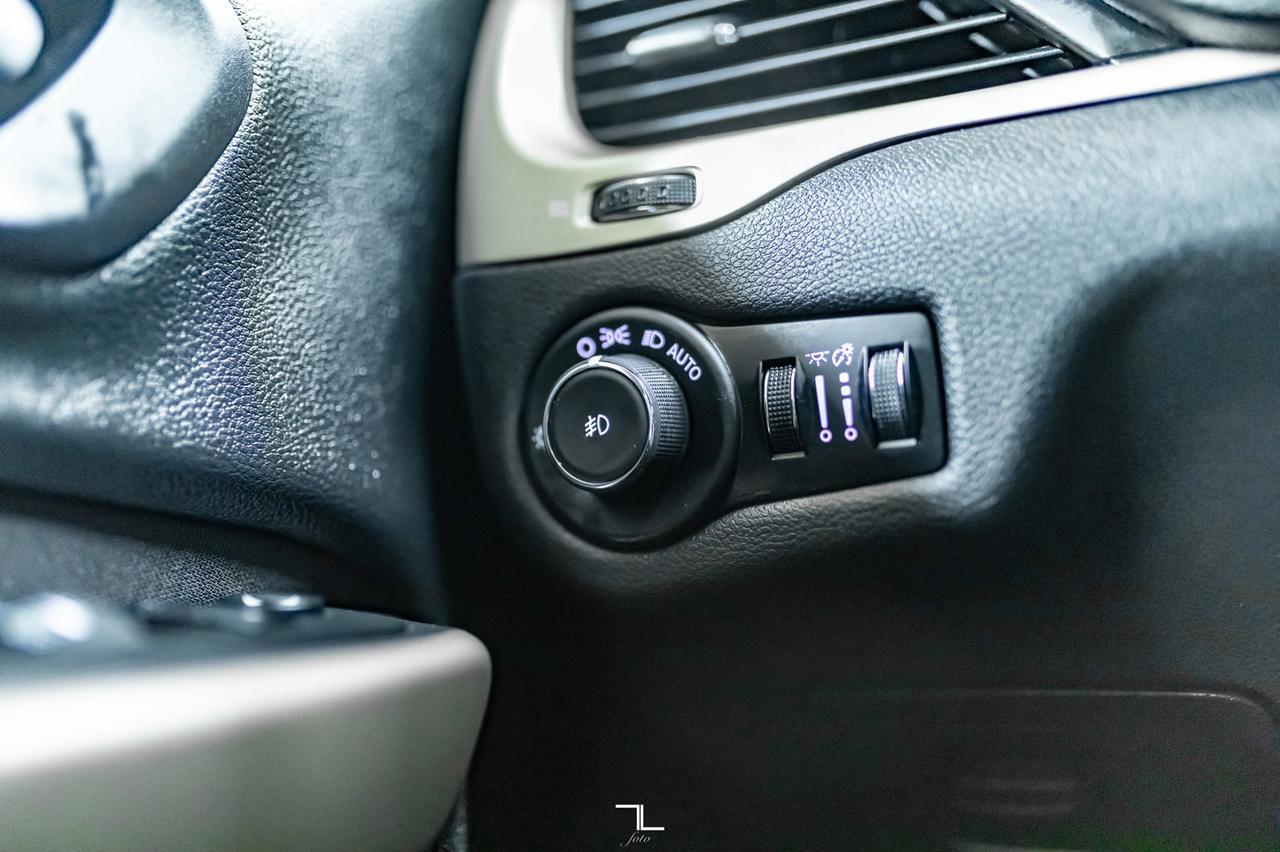 2017 Jeep Cherokee 4x4 North BCam Heated Seats Red Deer AB