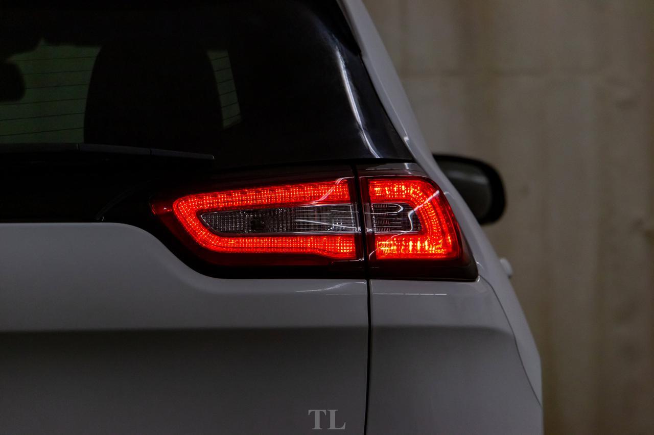 2017 Jeep Cherokee 4x4 North BCam Red Deer AB