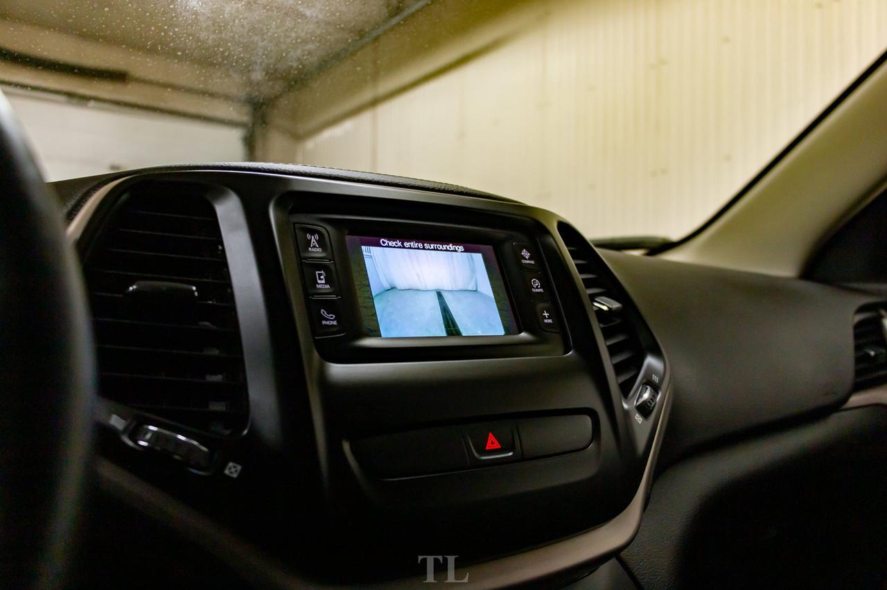 2017 Jeep Cherokee 4x4 North BCam Red Deer AB