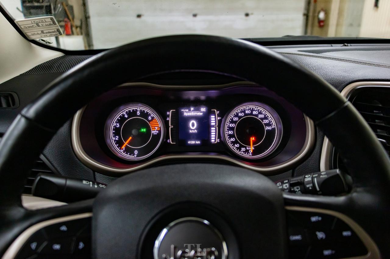 2017 Jeep Cherokee 4x4 North BCam Red Deer AB