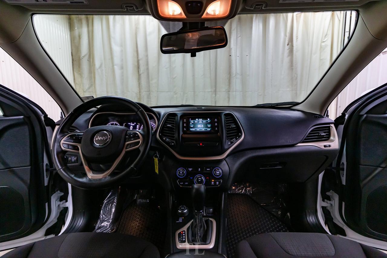 2017 Jeep Cherokee 4x4 North BCam Red Deer AB