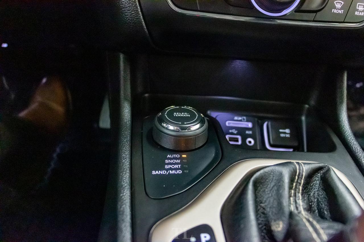 2017 Jeep Cherokee 4x4 North BCam Red Deer AB