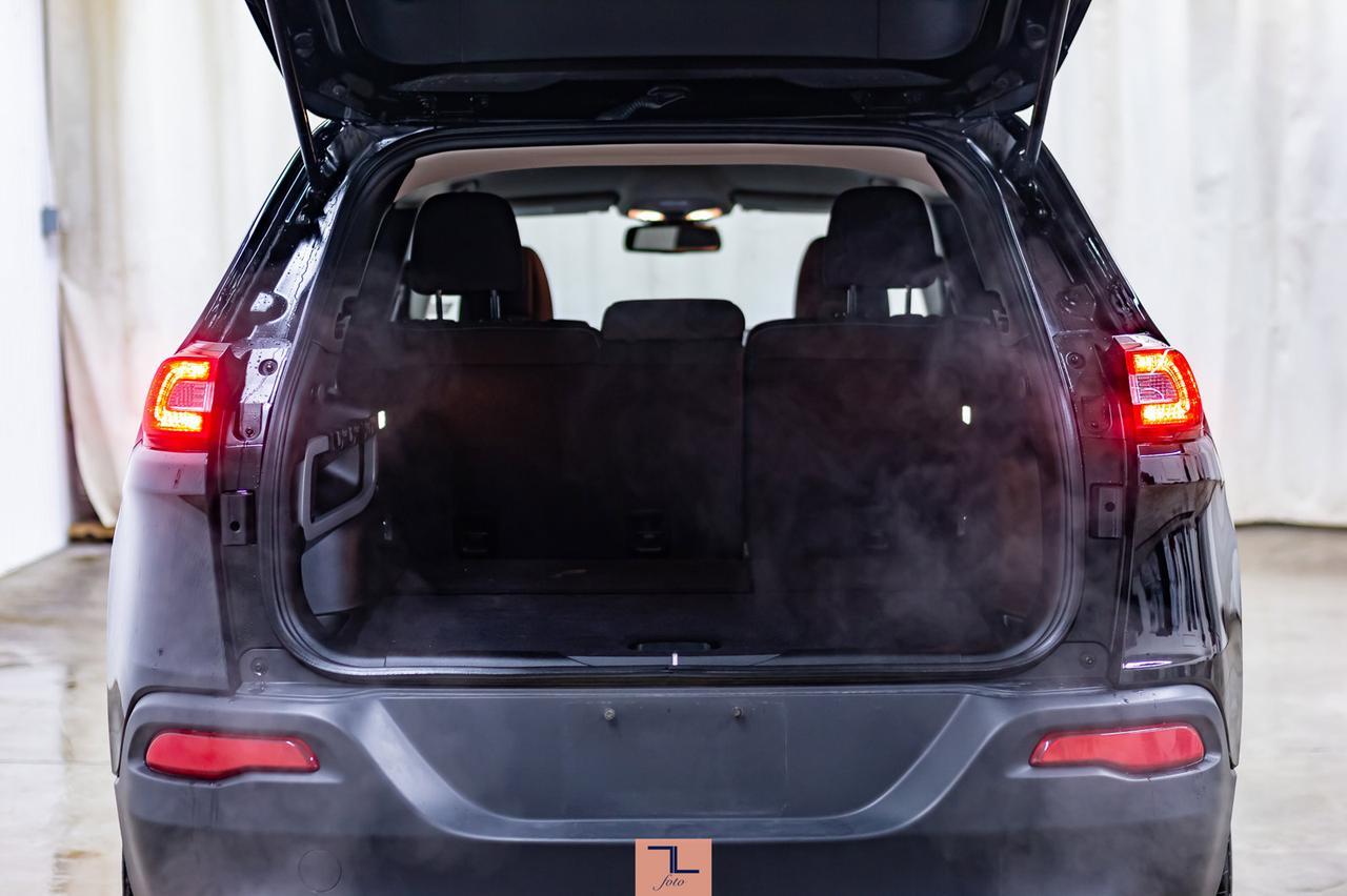 2017 Jeep Cherokee 4x4 North BCam Red Deer AB