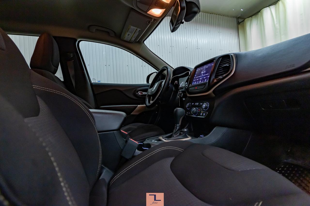 2017 Jeep Cherokee 4x4 North BCam Red Deer AB