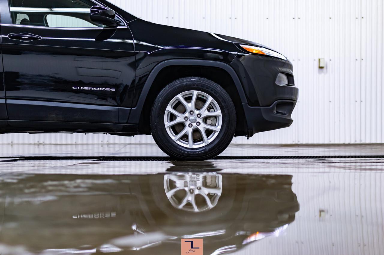 2017 Jeep Cherokee 4x4 North BCam Red Deer AB