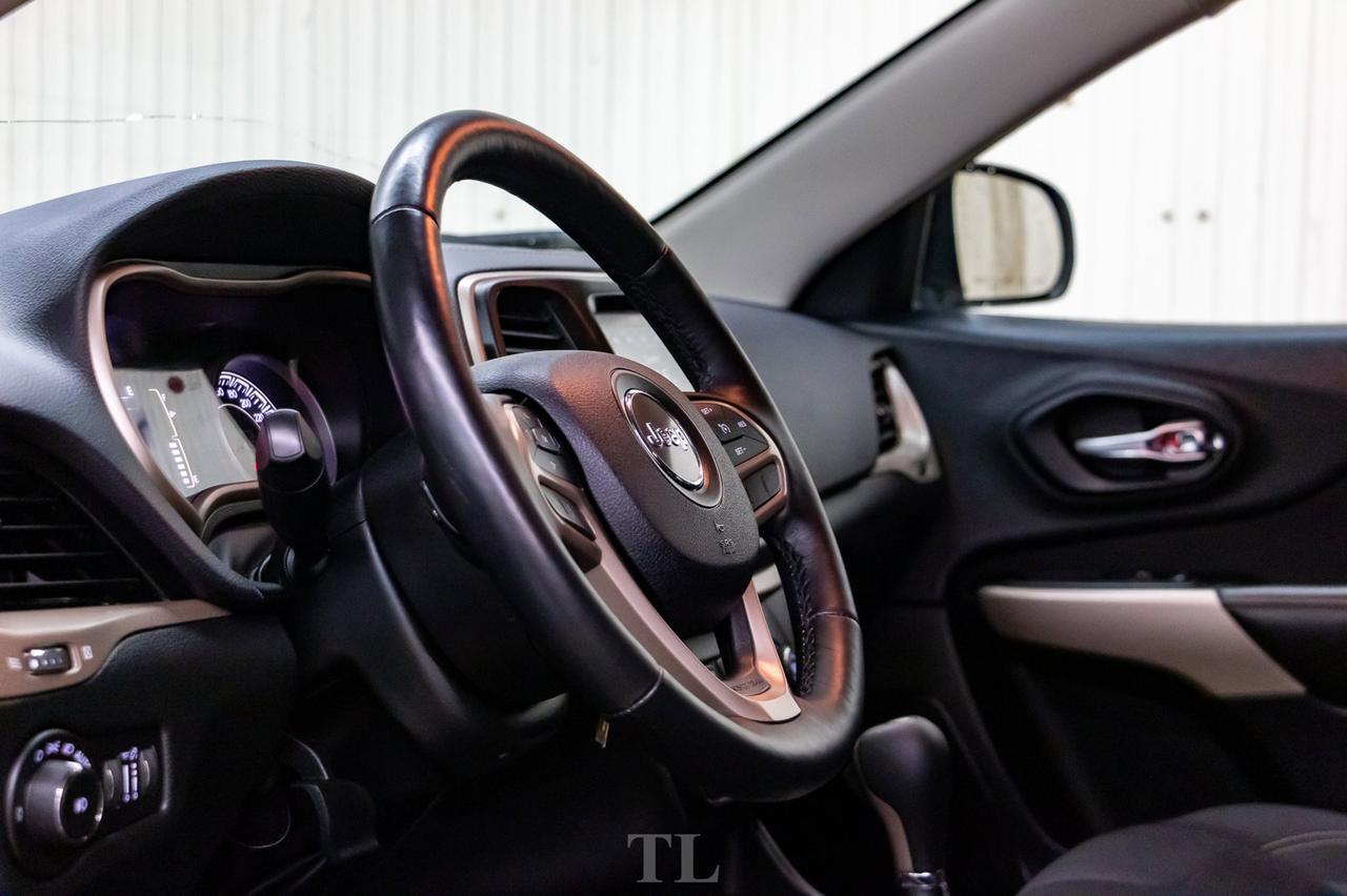 2017 Jeep Cherokee 4x4 North BCam Red Deer AB