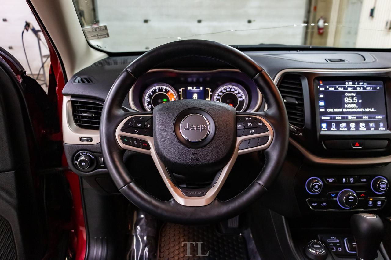2017 Jeep Cherokee 4x4 North BCam Red Deer AB