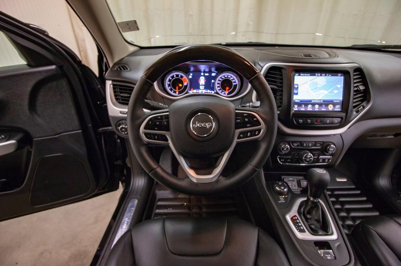 2017 Jeep Cherokee 4x4 Overland Leather Roof Nav Red Deer AB